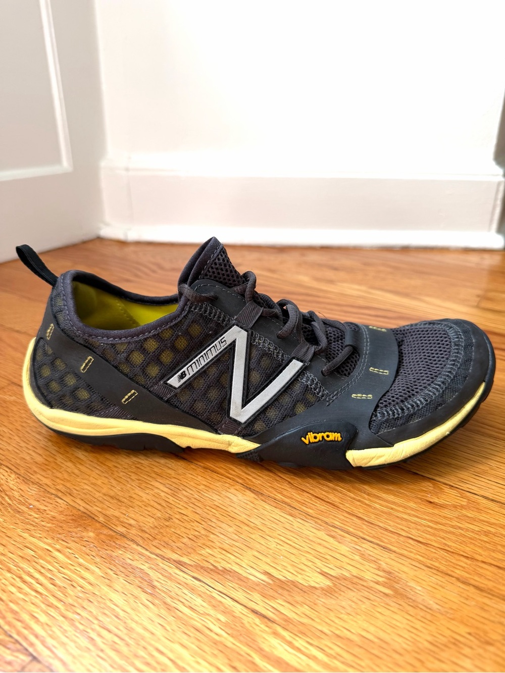 New Balance Minimus 10v1 Trail Running Shoes Men's 9.5 Grey/Yellow MT10GG